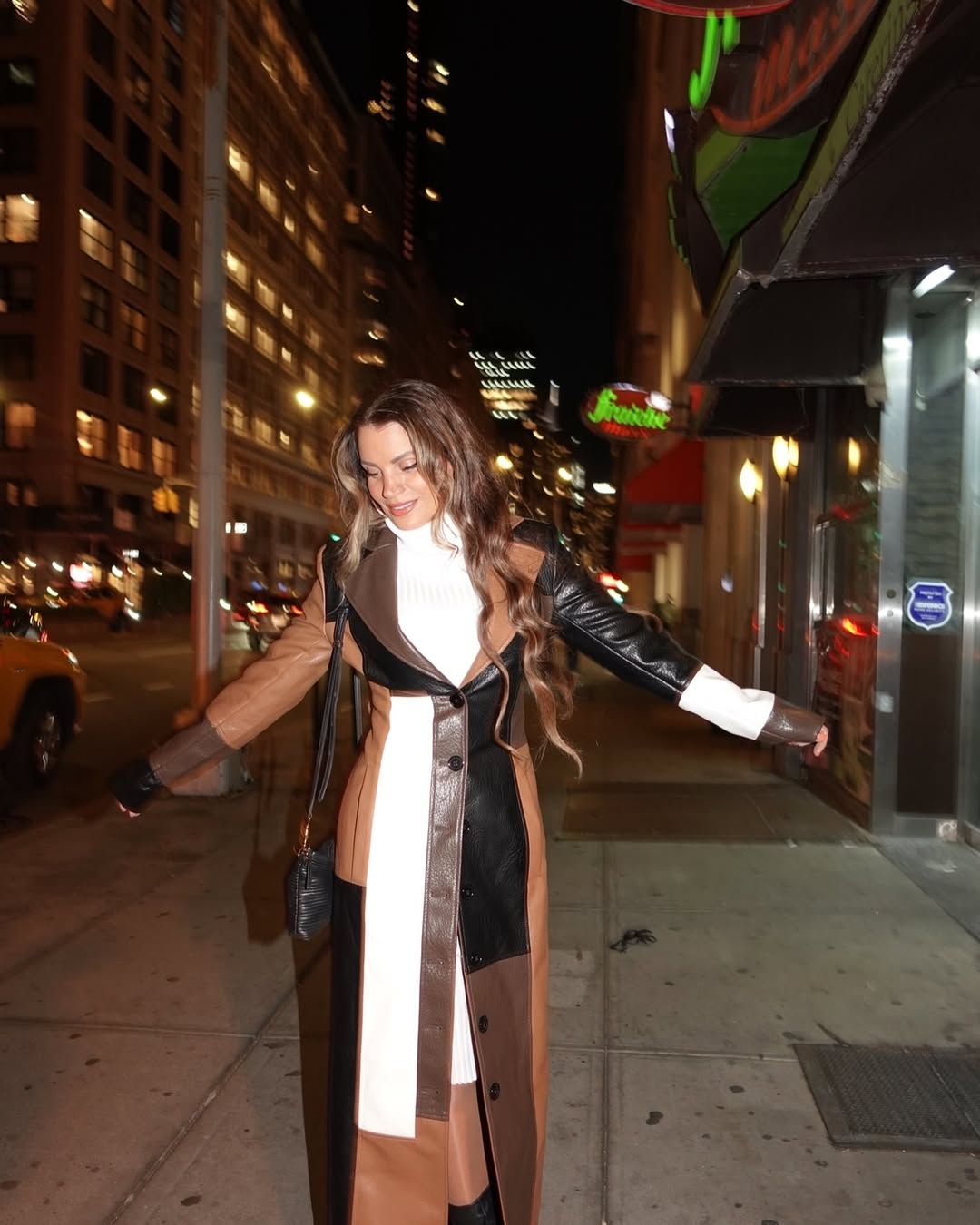 Cobo V neck Leather COAT™